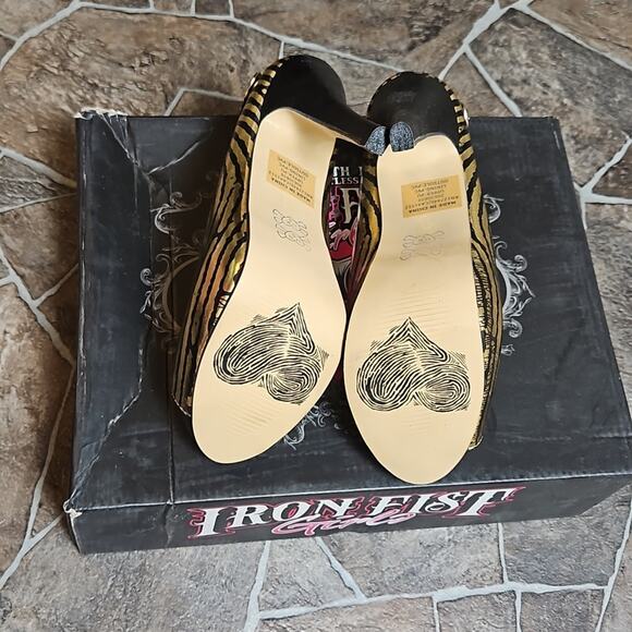 New in Box Iron Fist Ladies Hands Off Peeptoe  Platform Gold Heels Sz 5 - Picture 12 of 13